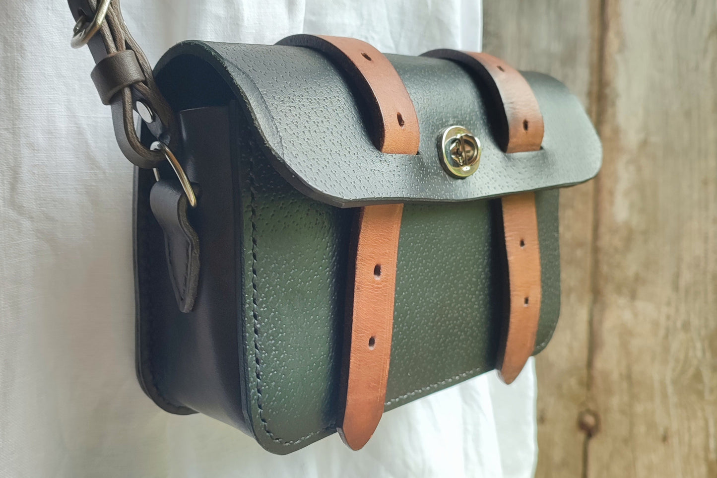 Sac besace noire - Cuir de selle d'équitation recyclé