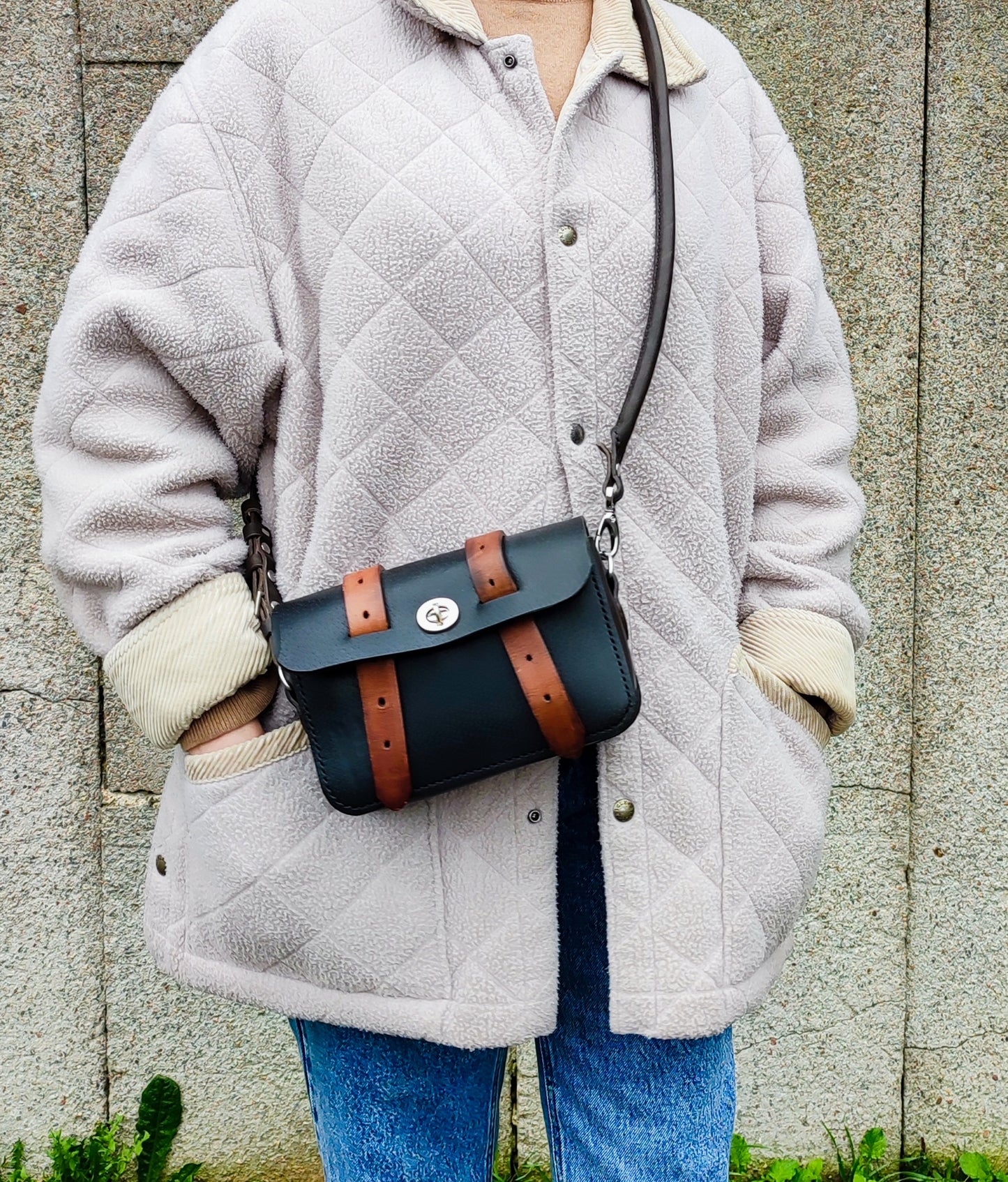 Sac besace noire - Cuir de selle d'équitation recyclé