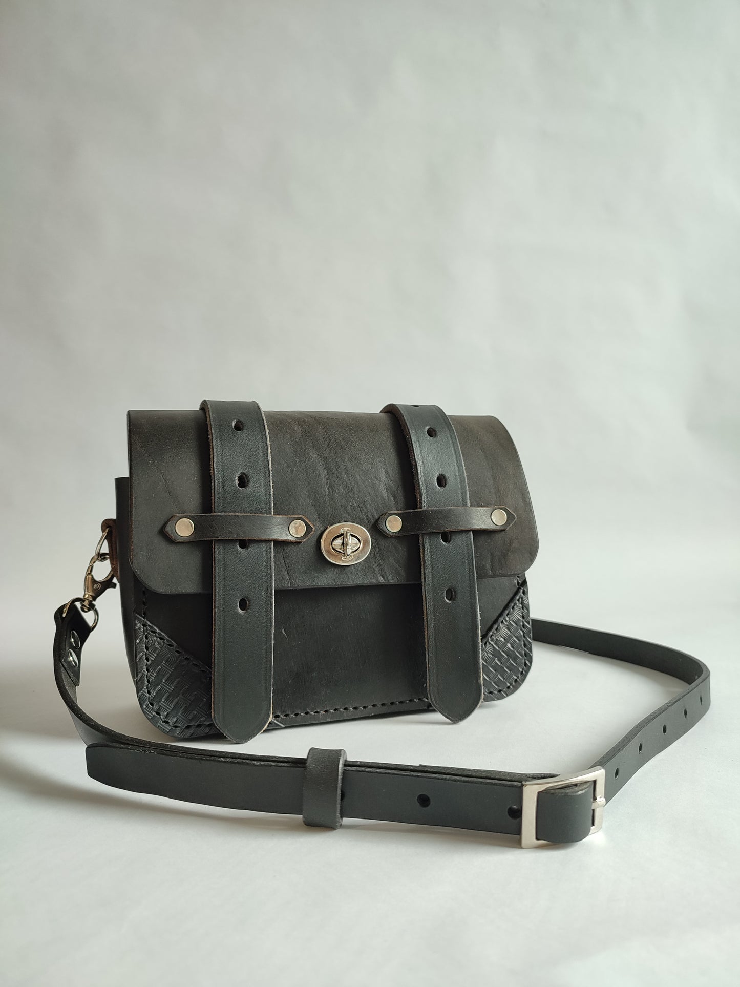 Besace noire style Western - Cuir de selle recyclé - Maroquinerie Cavalière