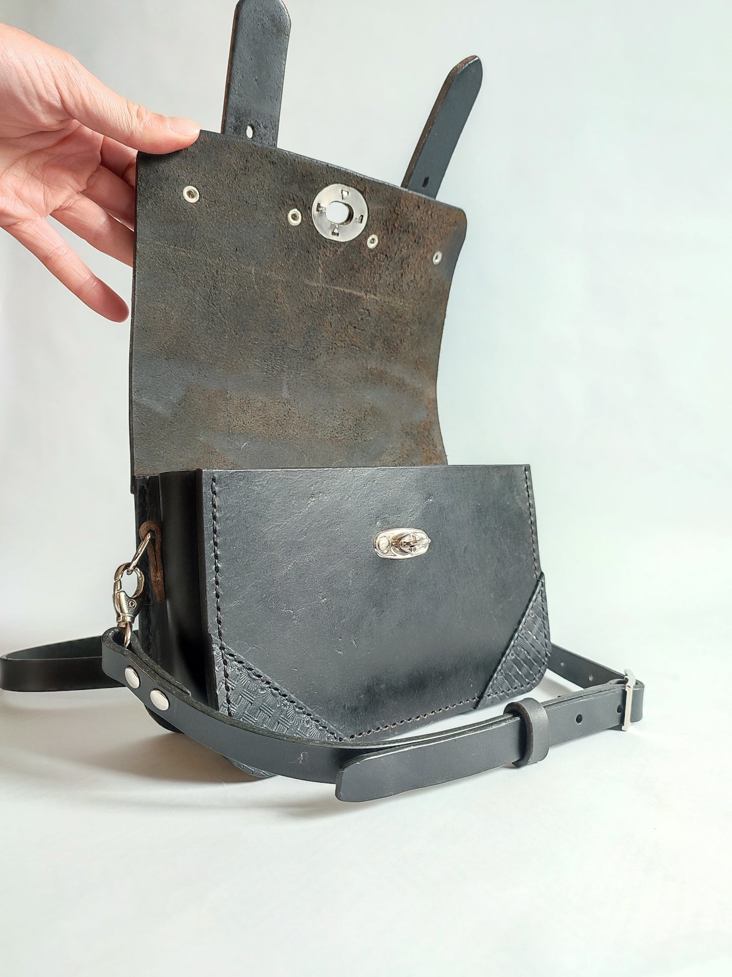 Besace noire style Western - Cuir de selle recyclé - Maroquinerie Cavalière