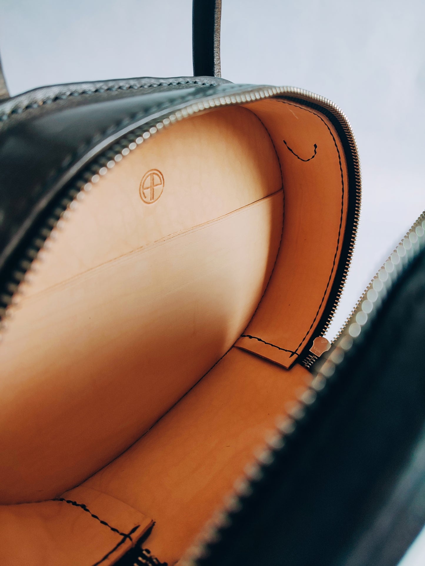 Le sac Oval - Cuir de selle recyclée - Maroquinerie Cavalière