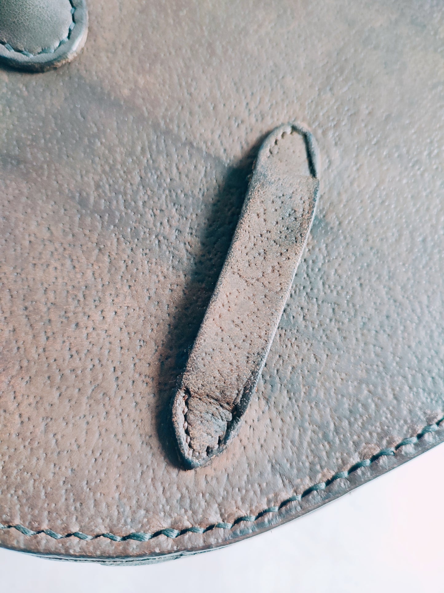 Le sac Oval - Cuir de selle recyclée - Maroquinerie Cavalière