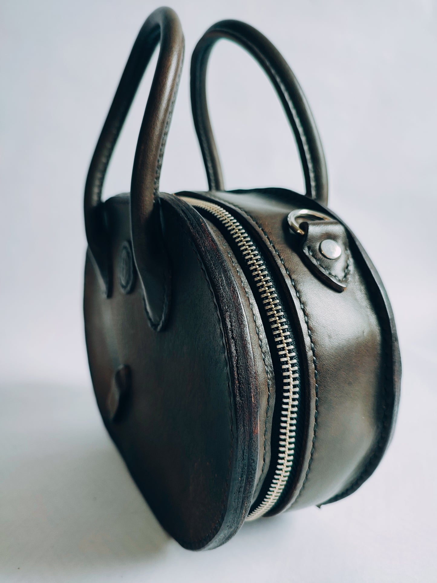 Le sac Oval - Cuir de selle recyclée - Maroquinerie Cavalière