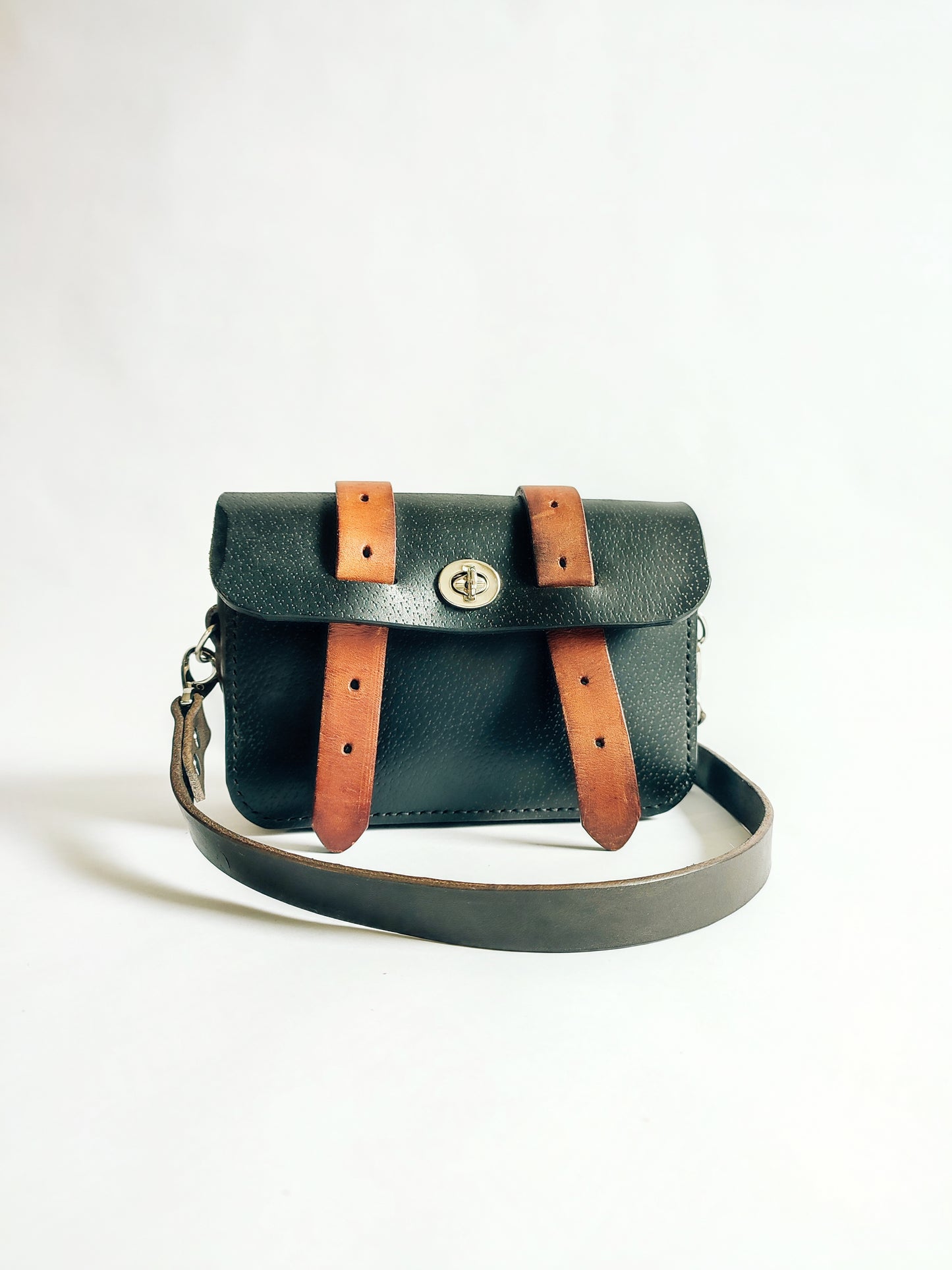 Sac besace noire - Cuir de selle d'équitation recyclé