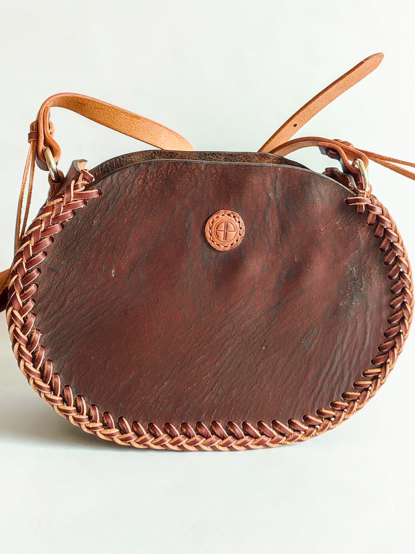 Sac bandoulière tressé en cuir de selle recyclé | Style Western bohème chic - Maroquinerie Cavalière