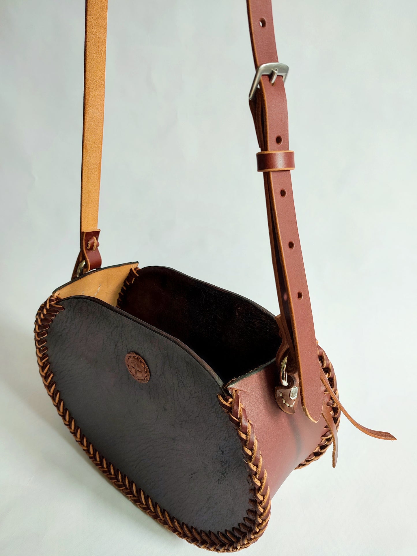 Sac bandoulière tressé en cuir de selle recyclé | Style Western bohème chic - Maroquinerie Cavalière