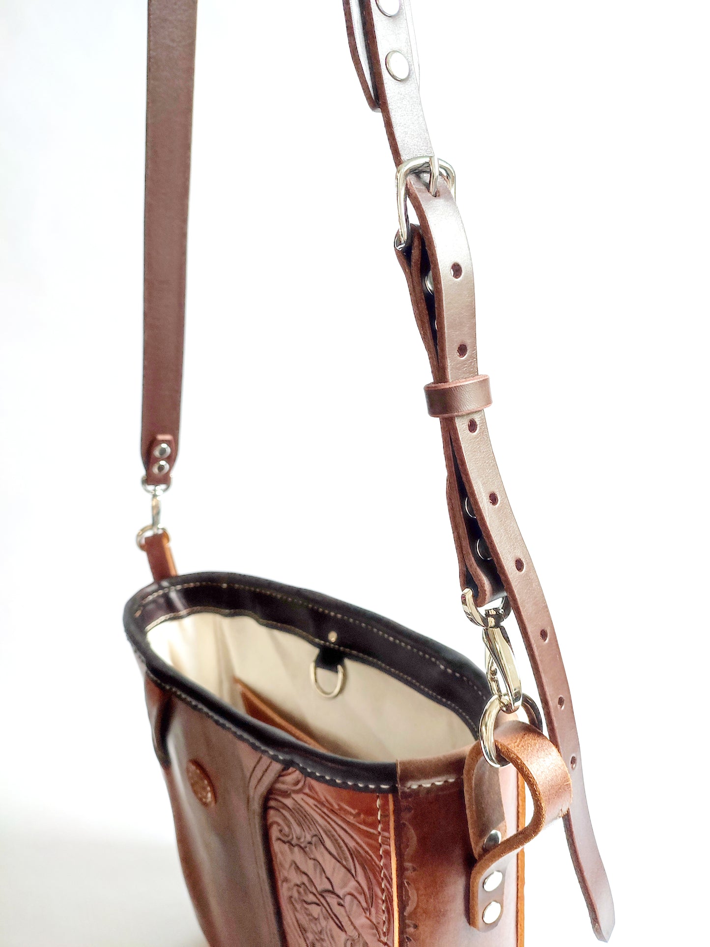 Grand sac bandoulière style Western - Cuir de selle recyclée marron.