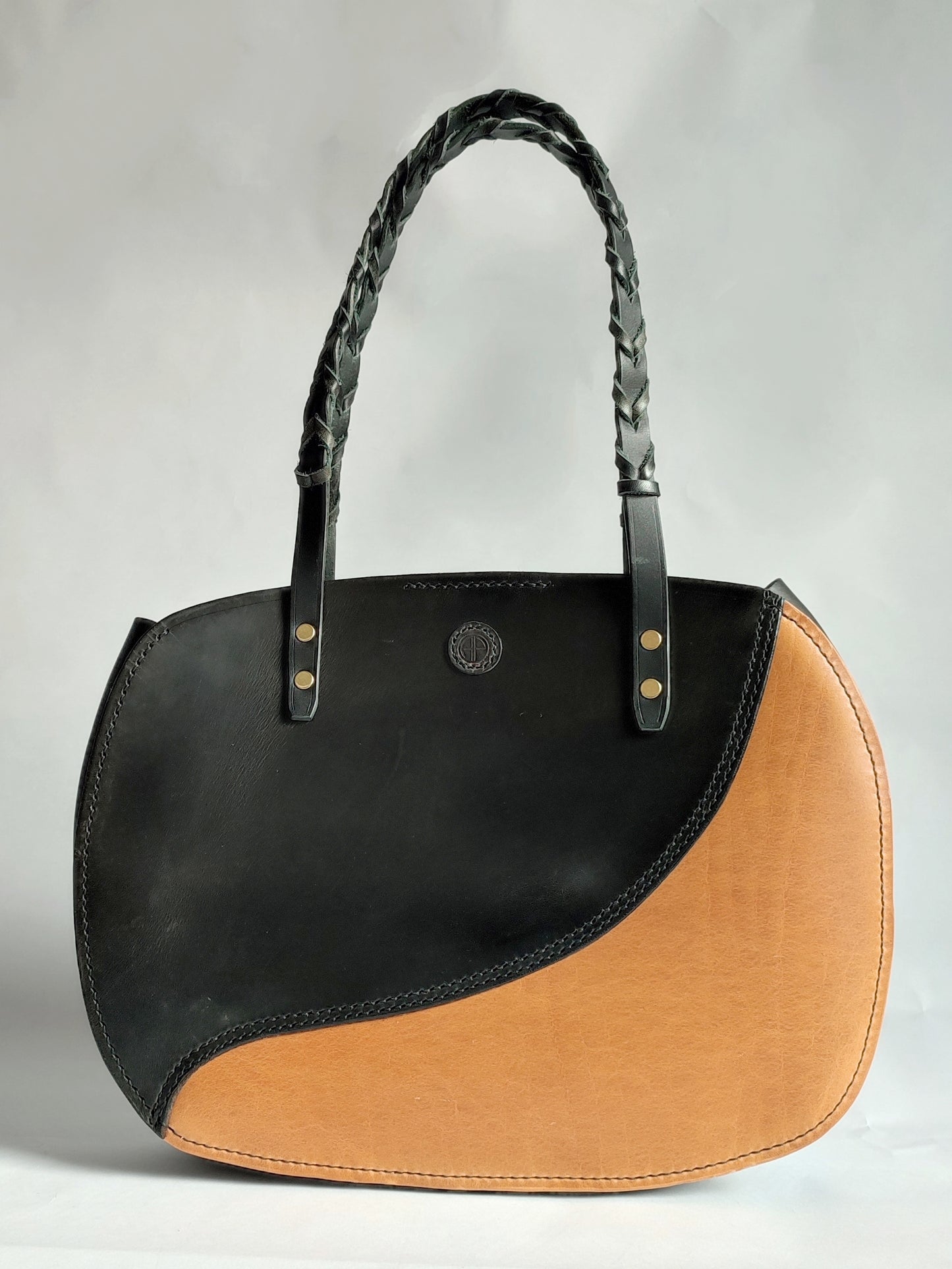 Tote bag cuir de selle - Bicolore noir/cognac - Rênes tressées - Maroquinerie cavalière.