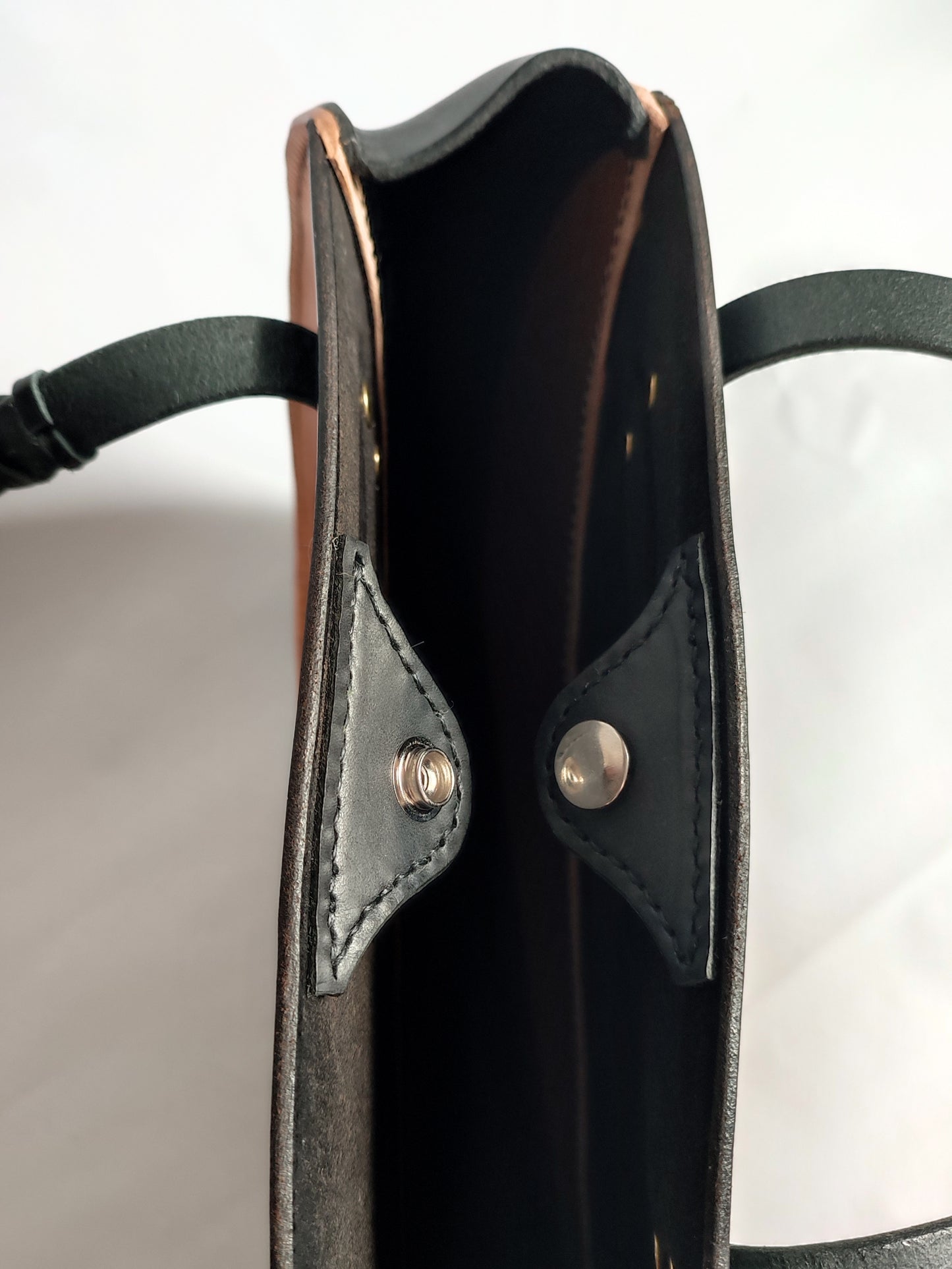 Tote bag cuir de selle - Bicolore noir/cognac - Rênes tressées - Maroquinerie cavalière.